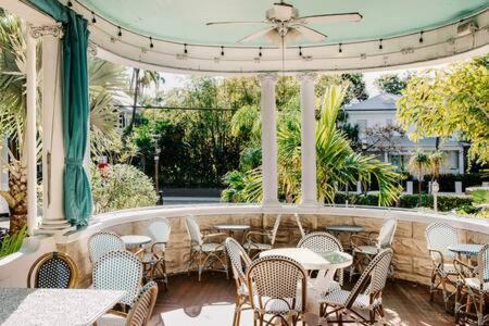 Classic King With Balcony At Curry Mansion Ки-Уэст Экстерьер фото